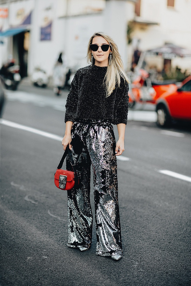 Sequins Trend with MILLY Track Pants #milanfashionweek #milan #mfw #trackpants #sequins #sequinstrend #furla #sweater #getthelook #lookoftheday #ootd #todaysdetails