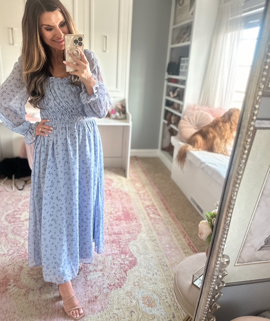 Beautiful dress for spring - Everything is true to size. Wearing a small in the dress.