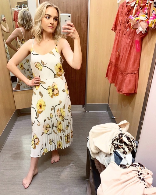 've linked a similar one but will keep you guys updated when it comes back in stock. Such a great find for spring and summer!