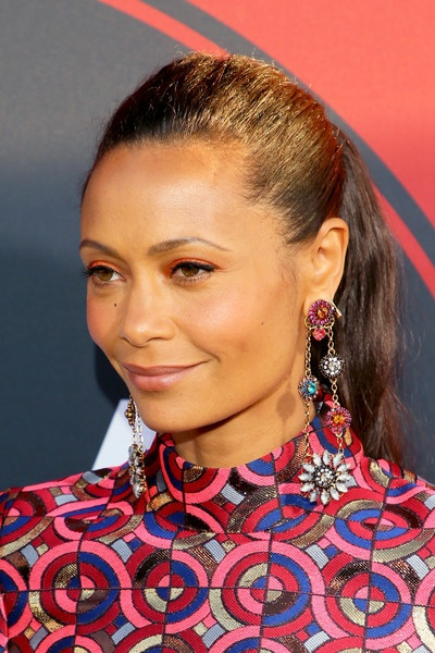 Thandie Newton Rocks Orange Eyeshadow