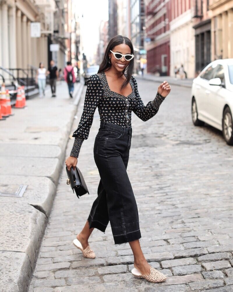 A quick lesson in summer to fall transitional dressing: floral print, but make it moody / wide leg denim, but make it cropped / flats, but make em backless. You can shop this look now at @lordandtaylor where new arrivals are up to 40% off until 8/28. #lordandtaylor #sponsored #fallfashion #NYFW #OOTD #WeekendLook #WearToWork #shopthelook