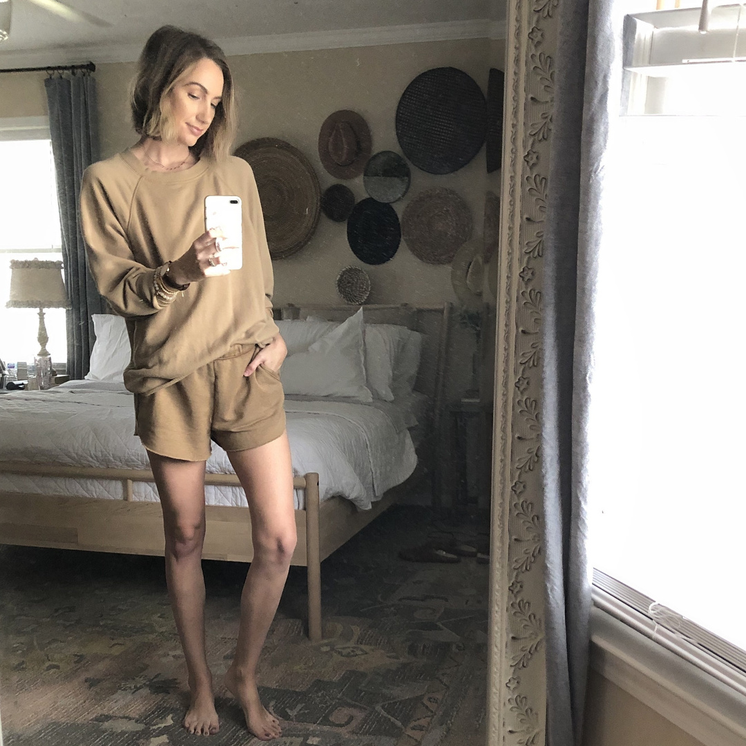 https://i.shopstyle-cdn.com/i/3e40e9fe-91bb-4027-b76a-9f4a3335ff19/438-438/aerie-sunday-soft-oversized-sweatshirt-societyofsumner.jpeg