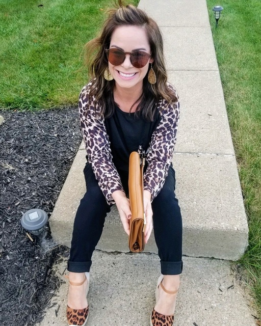 tion Outfit with Leopard | Leopard for Fall | Leopard Tee #coffeeandhugsblog #leopardoutfit #falloutfit #falltransitionoutfit