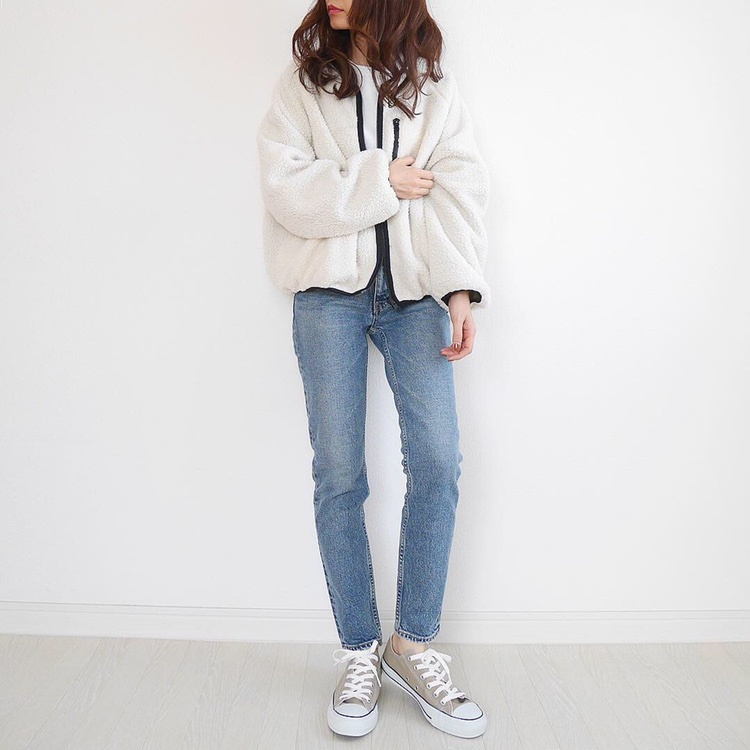 Instagramでもお問い合わせの多かったデニム👖✨
moussyのMVS JEANS
ビンテージのような見た目とストレッチのある履き心地のギャップに感動✨
シルエットはハイウエストでスキニーまではピタピタしない程よいスリムテーパード。
丈も長すぎない絶妙丈なので低身長さんにもオススメです!!