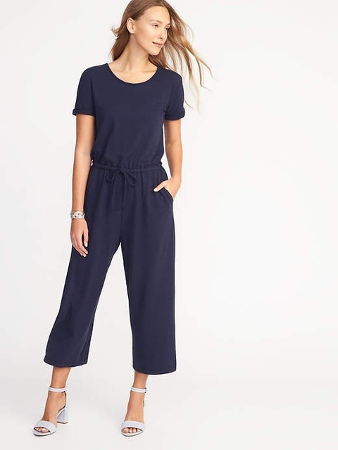Love this soft navy romper! Perfect for spring! #navyjumpsuit #navyromper #springstyle #momstyle #comfystyle