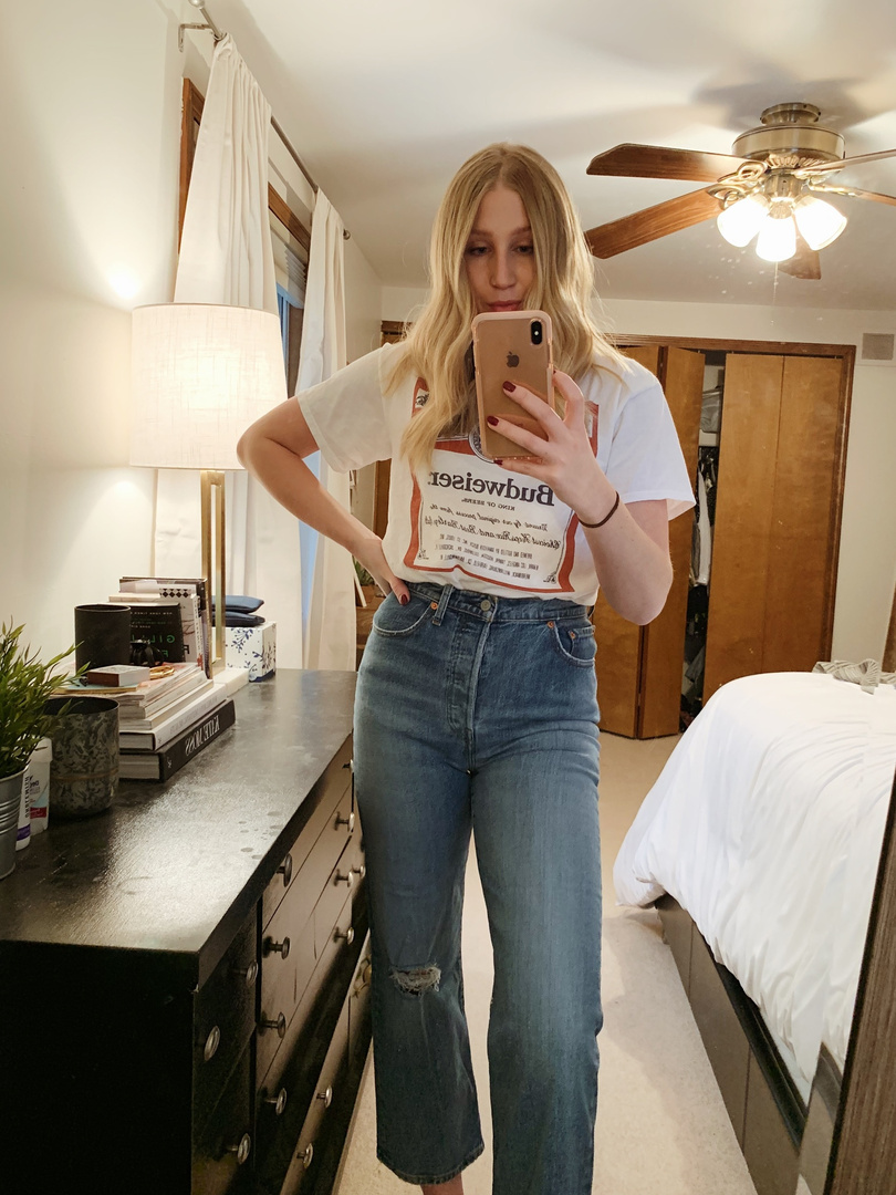 We’re officially on day 1235839274 of winter, keeping it comfy in the softest vintage tee and jeans. Swipe for a close up of my new fav t-shirt 🍺👖
.
.
Shop my outfits anytime through the Shop My Instagram page on thingswelove.co! Link in bio ✨ #ShopStyle #MyShopStyle #LooksChallenge #Winter #levis #vintage #beer #ootd #styleinspo