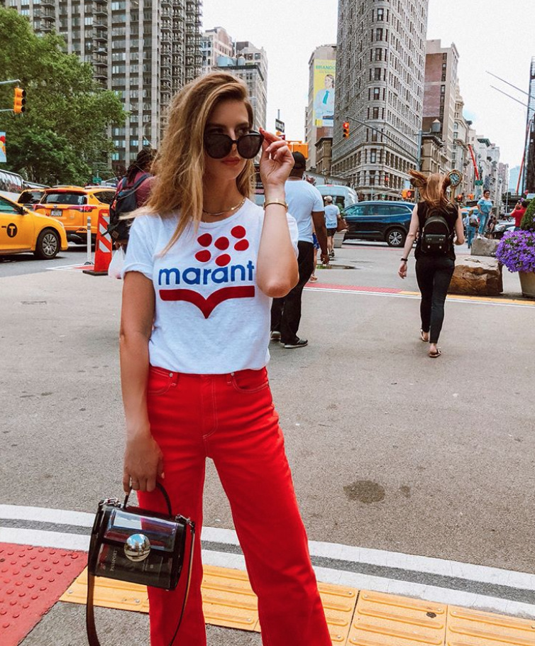 Frizzy hair don’t care 🤷🏼♀️ NYC is v humid but I still fall in love with the city every time I’m here #i❤ny #whatiwore #ootd #travelblog #travelblogger #blogger #pinterest #inspo #fashionblogger #blog #fashionblog #instablog #instafashion #outfitinspo #instastyle #ootdmagazine #igstyle #styleblogger #instagood #personalstyle #wiw #igfashion #hairinspo #ombre