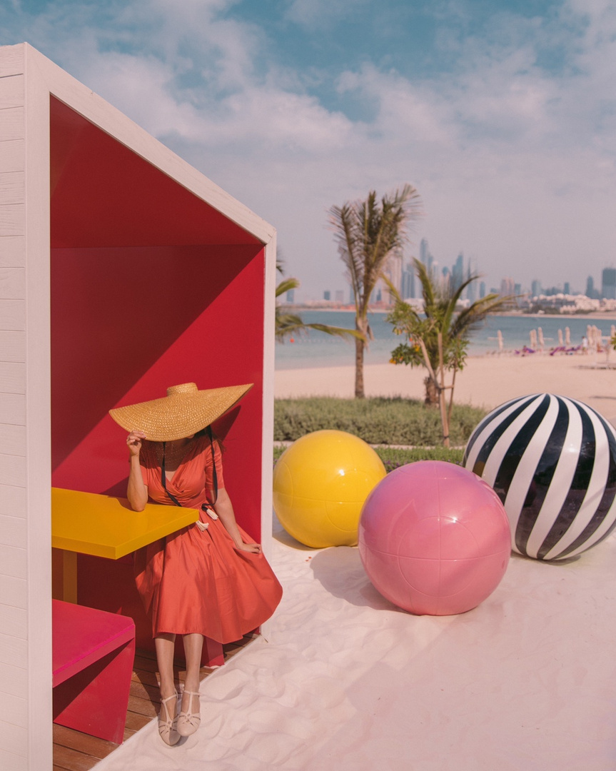 Lots of colors and shapes here in Dubai. I’m wearing a beautiful orange dress by Lena Hoschek, flat shoes by Charlie Stone and oversized hat by Behida. #ShopStyle #MyShopStyle #LooksChallenge #ContributingEditor #Lifestyle #TrendToWatch #Travel