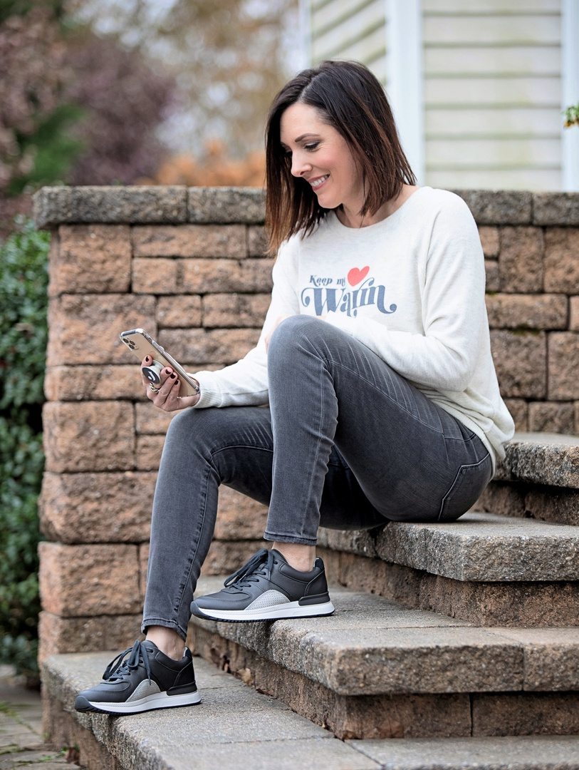 everlane trainer grey