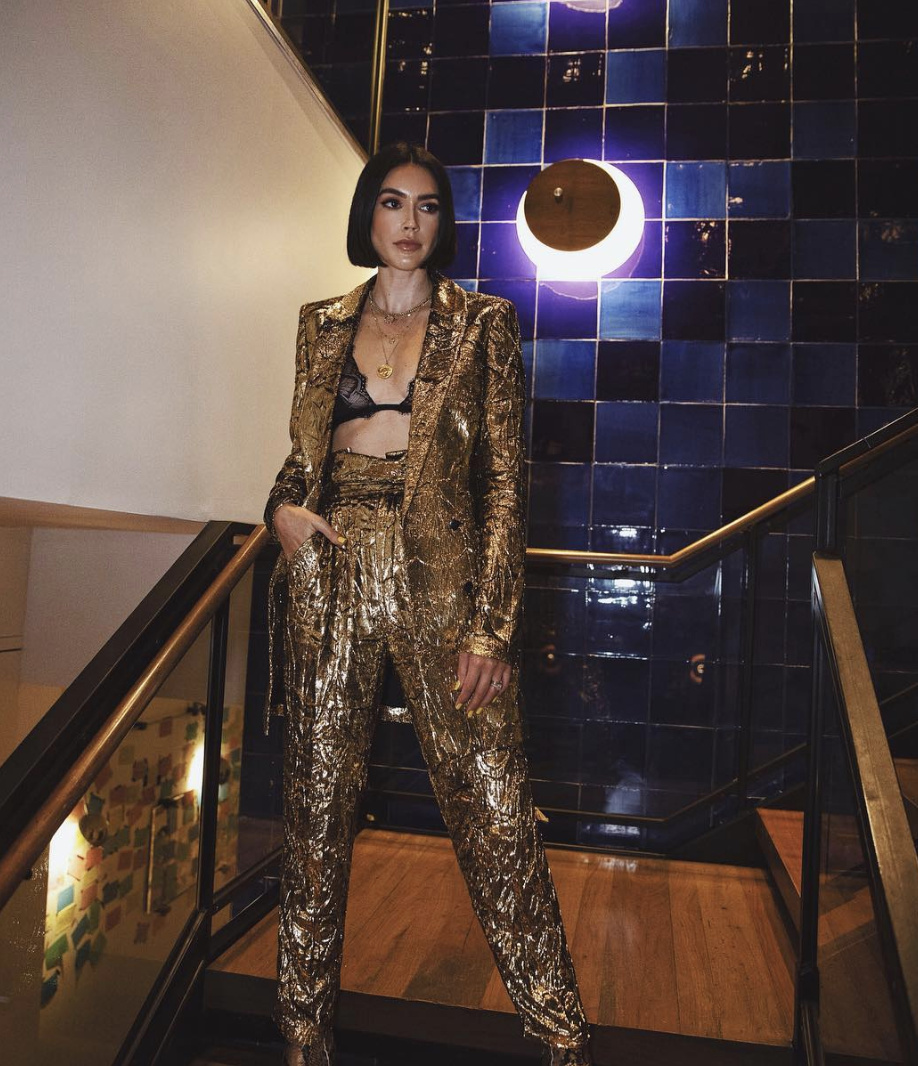Stepping out in shine #TravelOutfit #WeekendLook #ShopStyle #SummerStyle #shopthelook #DateNight #OOTD #SpringStyle #NYFW #nyfwstyle #sallylapointe #metallic #blazer #highshine
