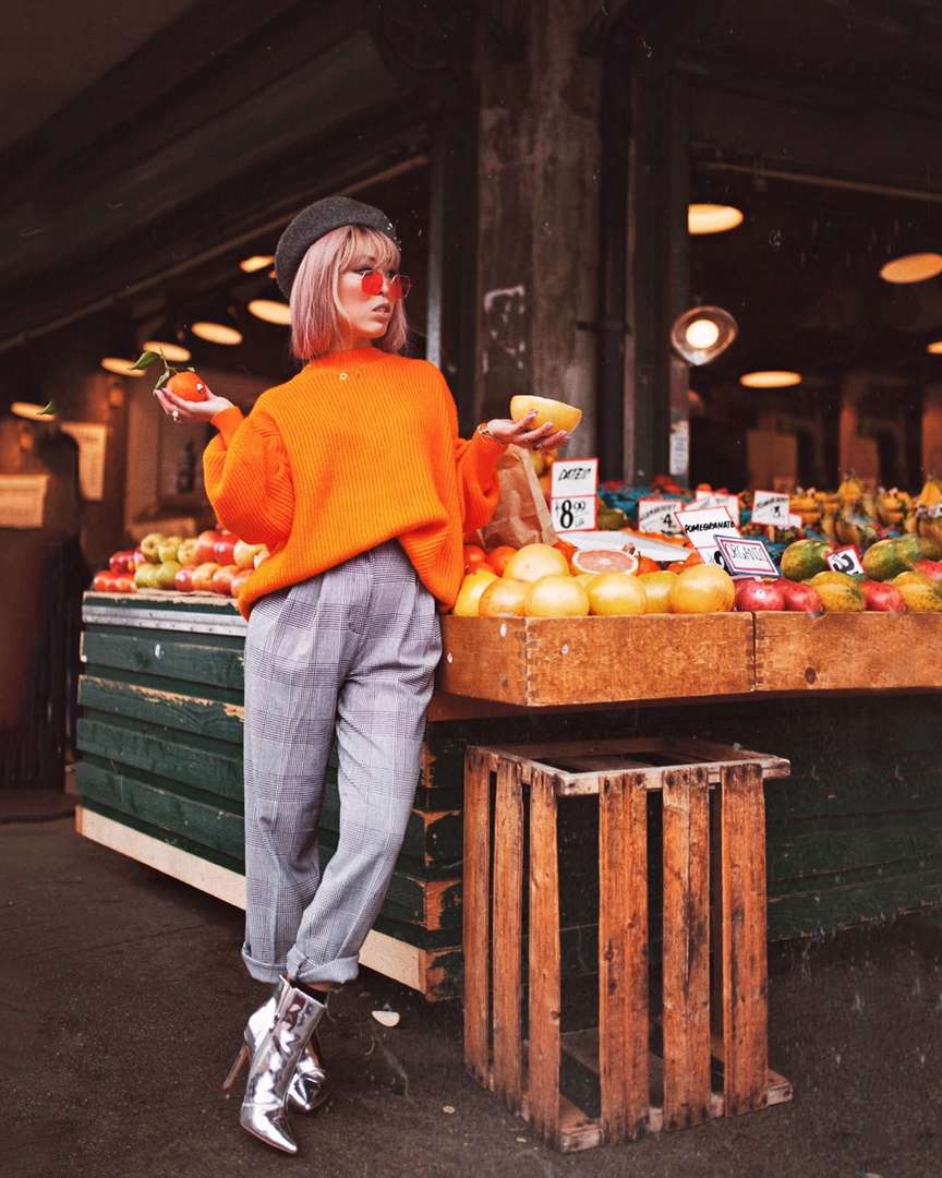 Need some fresh fruit from the market? 🍊Leave your fave fruit emoji and I will deliver to you via DMs 🧡😙 #ShopStyle #MyShopStyle #LooksChallenge #ContributingEditor #Winter #Lifestyle #Petite #TrendToWatch #neon #neoncolor #orange #Sweater #beret #coloredsunglasses #plaid #trousers #metallic #metallicboots #bootie #nastygal #hm #forever21 #plaidpants