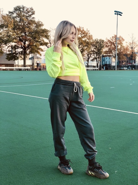 yeezy 700 outfit girl cheap online
