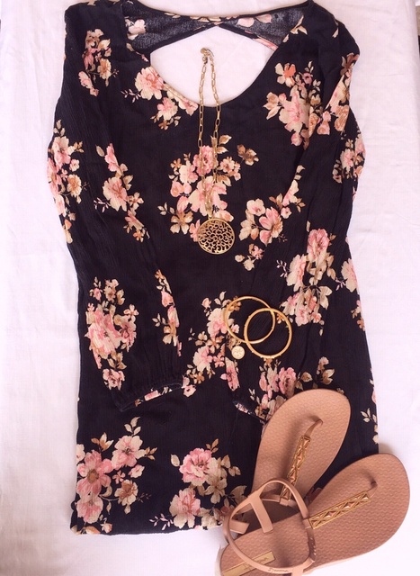  floral dress for spring. Versatile for day or night. Pair them with flats or heels.  #springflorals #floraldress #shopmylook