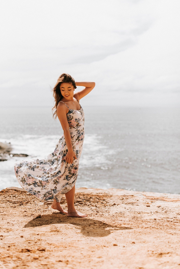 Barefoot in the ocean breeze🕊
•
Yesterday I found myself in awe of the Oregon Coast and it’s breathtaking views. It’s moments like these that remind me of how much adventure and beauty has yet to be discovered- it felt a bit like a day of soul searching but how could you not be captivated by this amazing view🌊 #AdventuresinAnF #sponsored
•
•
•
•
•
•
#abercrombieandfitch #portlandblogger #pdxblogger #oregoncoast #traveloregon #femfeed #adventuregram #stylegoals #americanstyle #summerstyle #myshopstyle #bloglovin #pnwonderland #travelblogger #lifeofadventure #beautifuldestinations #greatnorthcollective