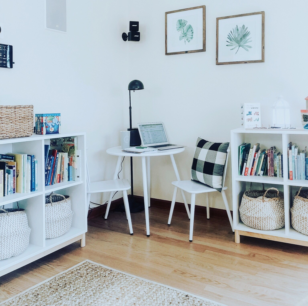 Pillowfort table and online chairs