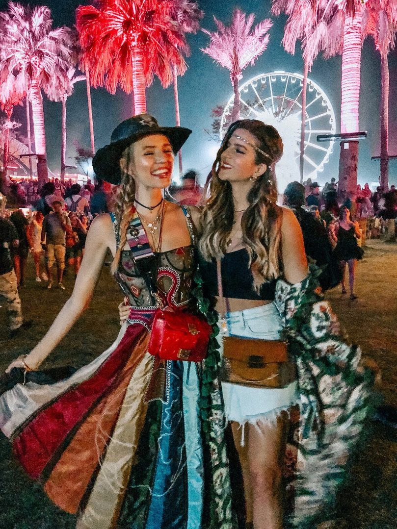 Magical 🎡 my Coachella recap on the blog today! www.takeaim.nu (link in bio!) #whatiwore #ootd #travelblog #travelblogger #blogger #pinterest #inspo #fashionblogger #blog #fashionblog #instablog #instafashion #outfitinspo #instastyle #ootdmagazine #igstyle #styleblogger #instagood #personalstyle #wiw #igfashion #hairinspo #ombre #coachella2018