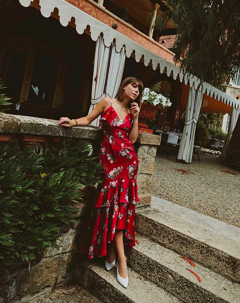 When you have too many photos to post and you’re already in another time zone but you keep it coming 😂 See my stories to see where I’ve landed 🌏 #OOTD