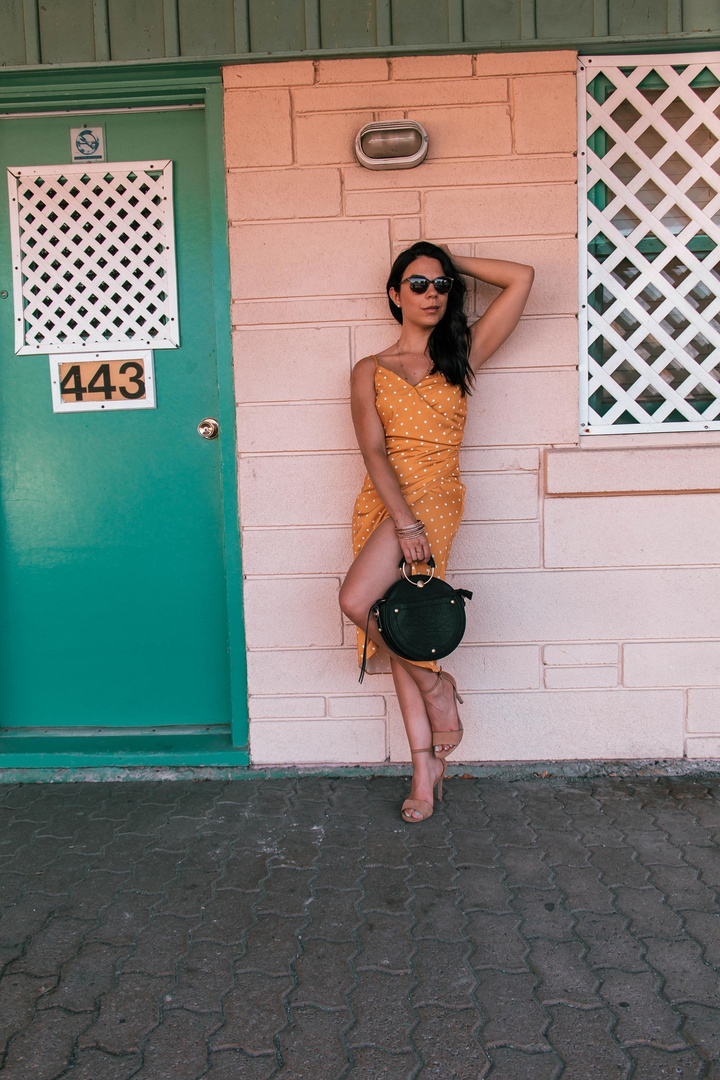 "Havana ooh na-na"
↠
Just got back from vacation, but already planning my next destination.
★
Je suis à peine de retour de vacances (bon, à Longueuil me direz-vous), que déjà je planifie ma prochaine destination. #yellowdress #polkadot #havana #dress #retrovobe #retrodress