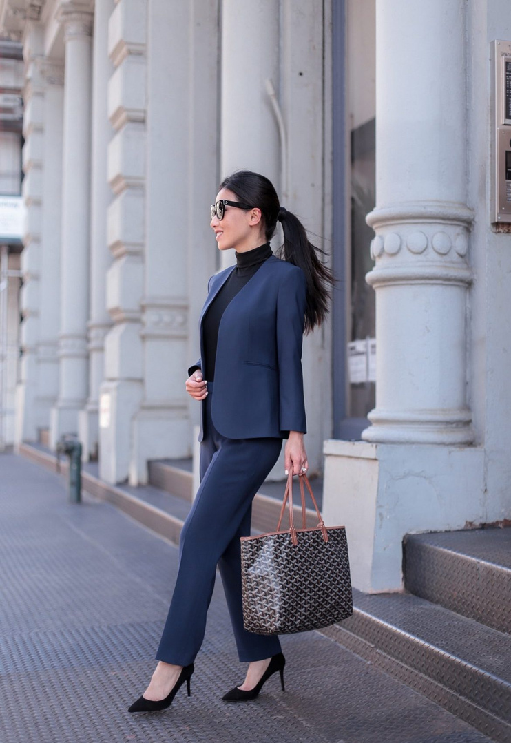On extrapetite.com - sharing a few timeless pieces including sustainable, petite-friendly suiting from @theory__ . This slim blazer fits me perfectly without alterations and has a coordinating pencil skirt! #sponsored #suit #nyc #GoodWoolByTheory