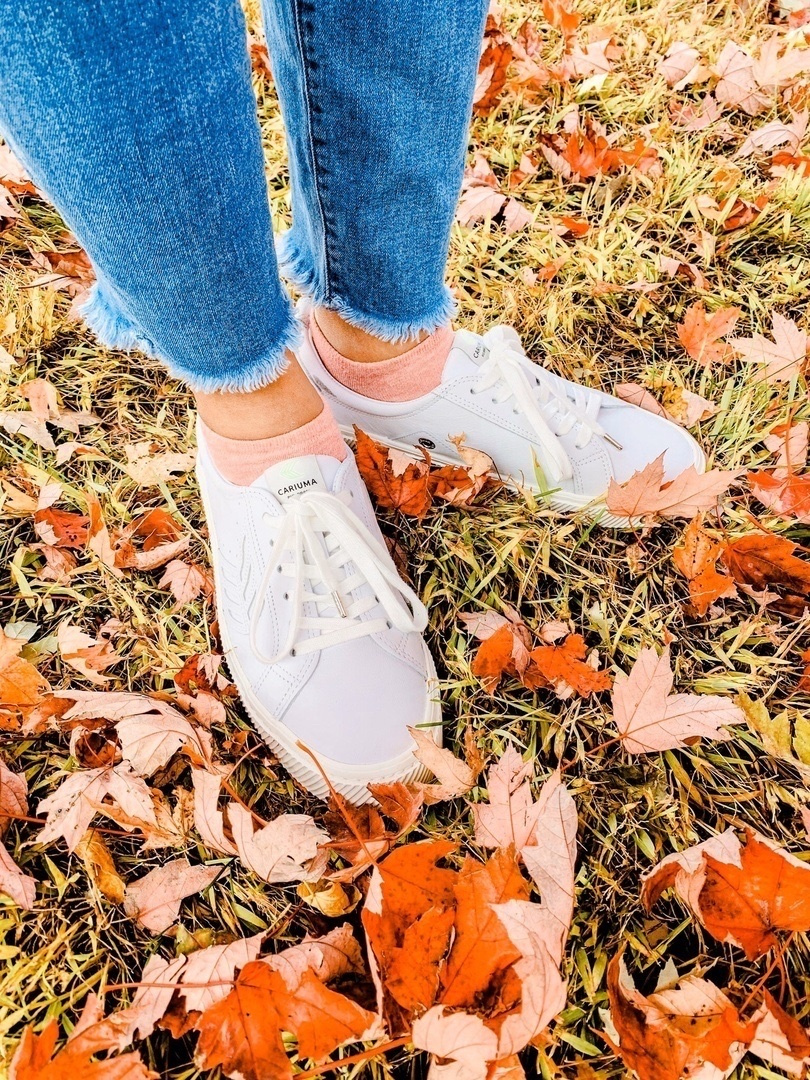 oca low off white canvas sneaker