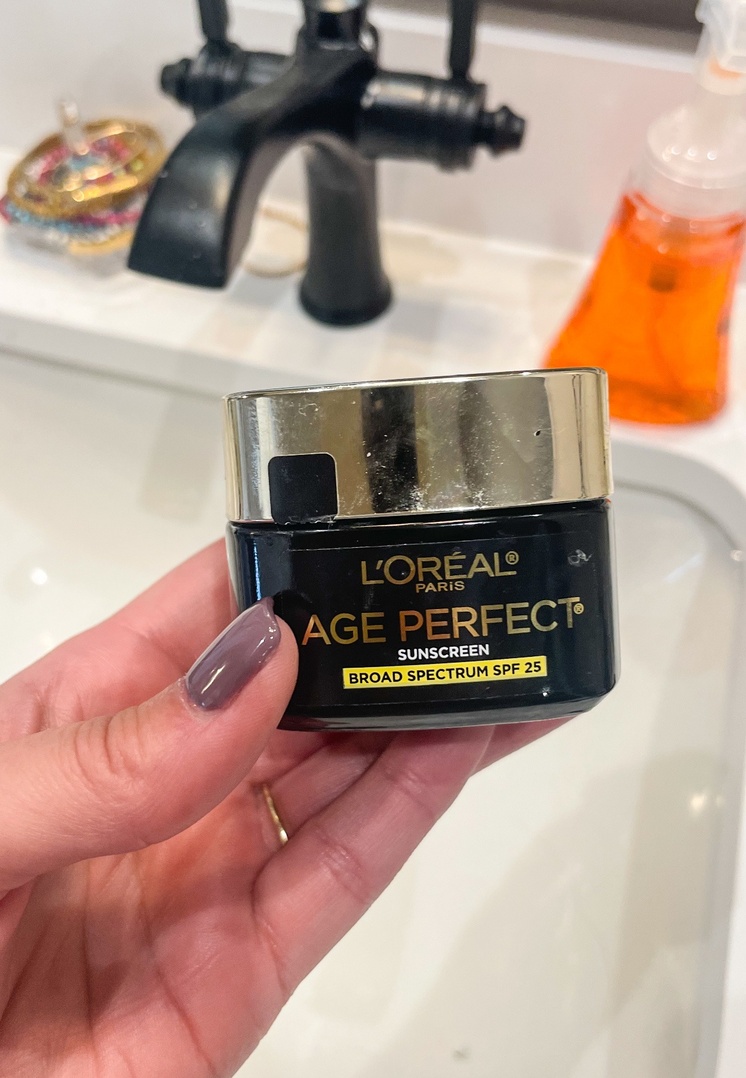 Look by Living in Yellow featuring L’Oréal Paris Age Perfect Cell Renewal Anti-Aging Day Moisturizer with Broad Spectrum SPF 25 Sunscreen, Antioxidants, and Vitamin E 1.7oz