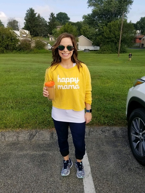 Soccer Mom Outfit | How to Wear a Cropped Sweatshirt | Casual Fall Outfit