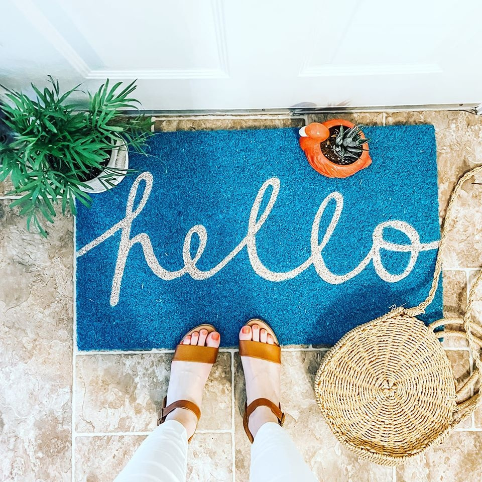 https://i.shopstyle-cdn.com/i/bdd47897-2514-4b2f-aea6-4c9ba684eeb5/3c0-3c0/fab-habitat-doormat-cursive-hello-18-x-30-extra-thick-handwoven-durable-bedding-Listout.jpeg