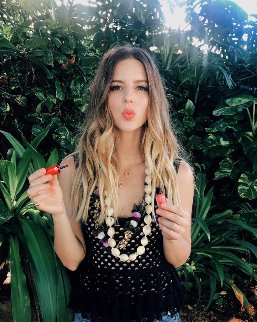 New lipstick obsession is this Tangerine "Lip Magnet" by @armanibeauty 💋💄 it goes on like a lip tint and has an easy-to-use applicator. It's weightless for a no-makeup feel... so perfect for summer! ☀️ #armanibeauty #ad #lips #lipstick #motd #kauai #whatiwore #ootd #travelblog #travelblogger#blogger #pinterest #inspo #fashionblogger #blog #fashionblog #instablog #instafashion #outfitinspo #instastyle #ootdmagazine #igstyle #styleblogger #instagood #personalstyle #wiw #igfashion #hairinspo #ombre
