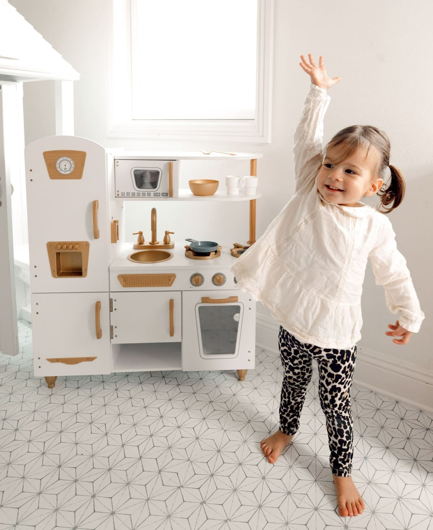 kidkraft modern white play kitchen