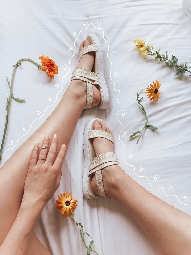 Your new FAVORITE sandal for this summer!! So comfy and on trend. #ShopStyle #shopthelook #SpringStyle #MyShopStyle #SummerStyle #BirthdayParty #BeachVacation #FestivalLooks #NYFW #WearToWork #BlackTieLooks #WeddingGuestLooks #GirlsNightOut #DateNight #OOTD #TravelOutfit #WeekendLook #summerstyle #sandals #SUMMERFASHION #styleblogger #seattleblogger #doodle #sandals #comfyshoes #shoes #shoeaddict