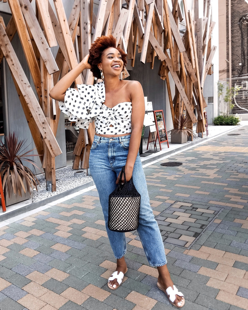 Got a couple of long glances yesterday (Japanese people are polite, they don’t stare) and I couldn’t tell if it was because:
1. I look like a celebrity (someone DID call me Beyoncé so...)
2. Folks haven’t seen afros before
3. I was wearing a one shoulder crop top (women dress more modestly here)
I’m just gonna go with number 1 😂
#KolaArigato #shopthelook #MyShopStyle #OOTD