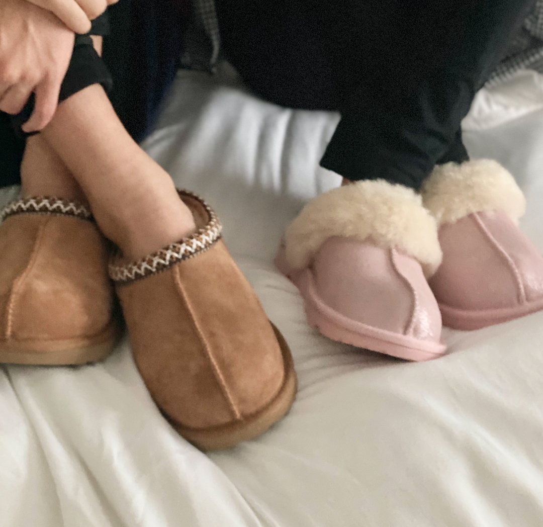 cozy ii metallic genuine shearling cuff slipper