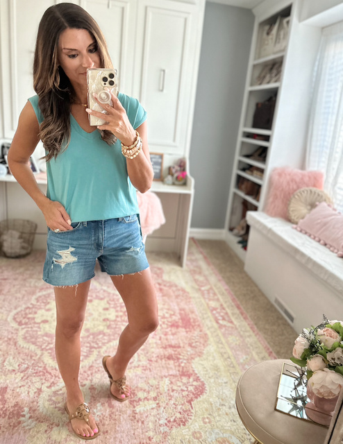 k - Use code CANDACE10 to save 10% off my top. Everything is true to size. Wearing a small in the top and 4/27 in the shorts.