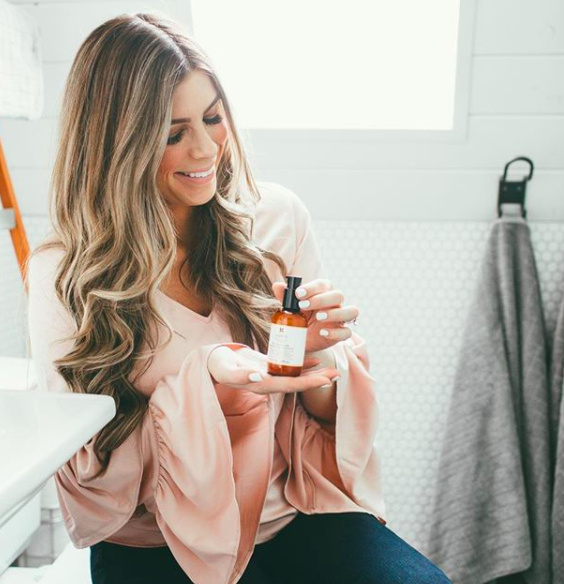 I always love sharing about the new products I've tried and fallen in love with, and if you're looking for something that actually works to REDUCE WRINKLES, this is it!! @KiehlS #skincare #beauty #mintarrow #ssCollective #ShopStyle #MyShopStyle #ootd