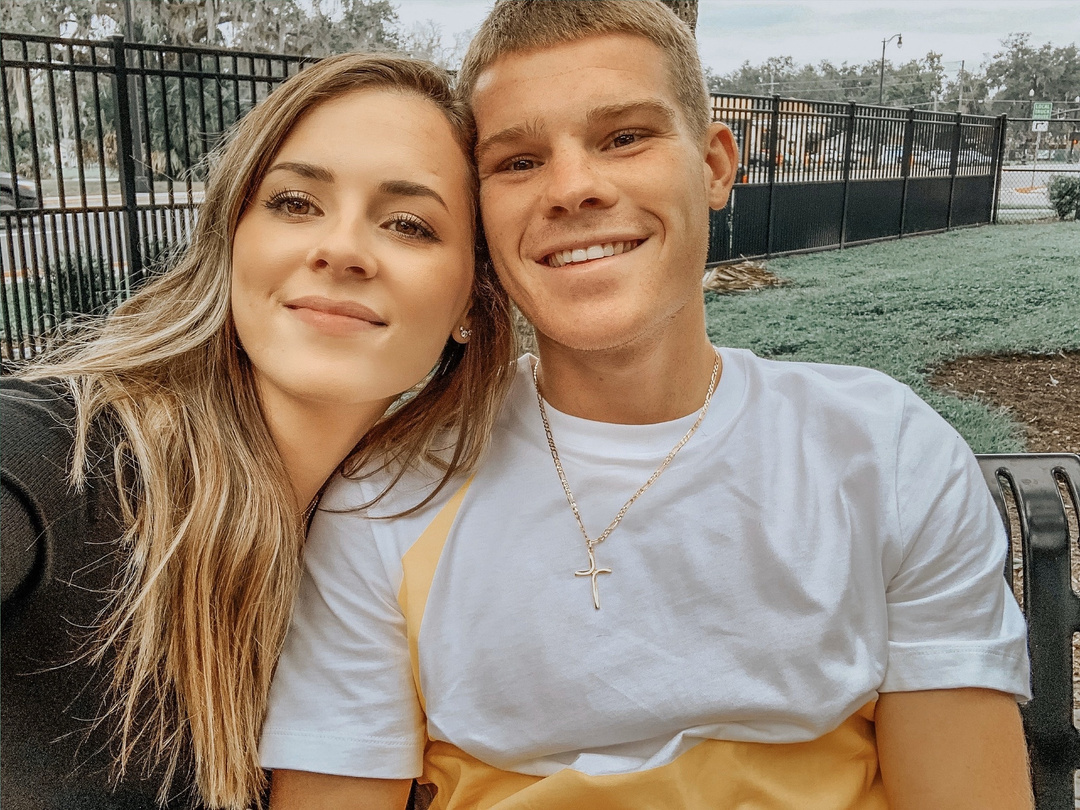 mid rise medium wash ripped ankle leggings