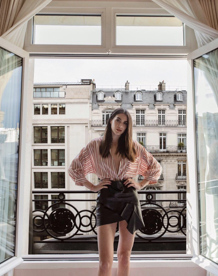 Softest leather skirt 🖤 #WeekendLook #WearToWork #ShopStyle #shopthelook #MyShopStyle #OOTD #SpringStyle #paris #parisfashionweek #leatherskirt #ruffles #leather #skirt #stripes