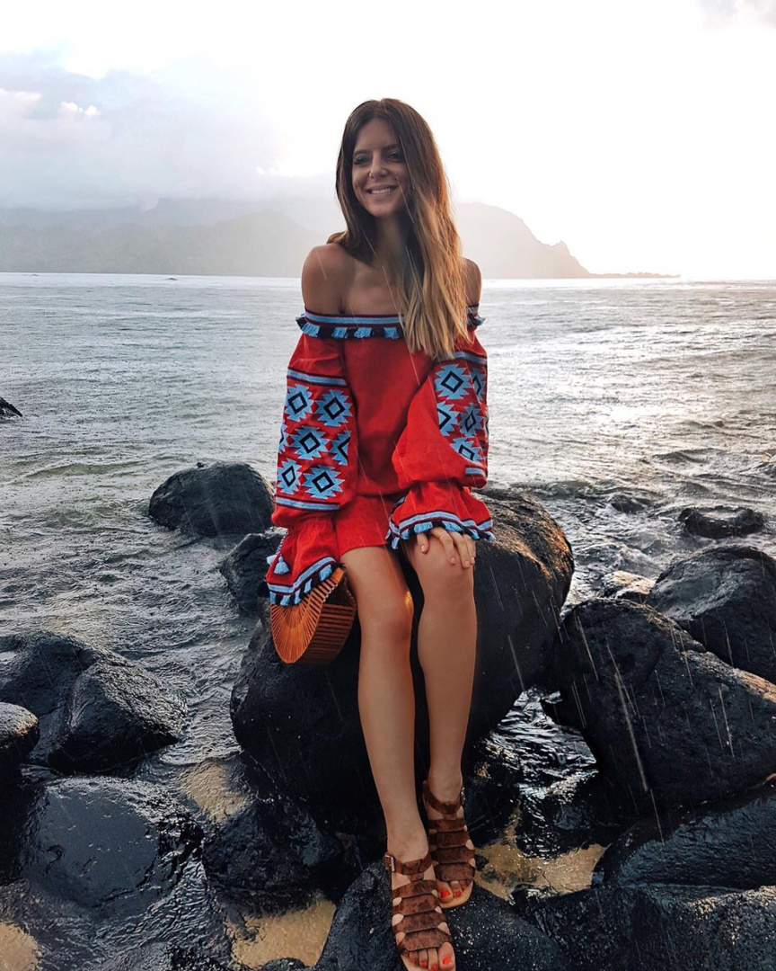 Aloha from Kauai! 🌺 it rains a lot here but I don't mind ✨ #kauai #hawaii #whatiwore #ootd #travelblog #travelblogger#blogger #pinterest #inspo #fashionblogger #blog #fashionblog #instablog #instafashion #outfitinspo #instastyle #ootdmagazine #igstyle #styleblogger #instagood #personalstyle #wiw #igfashion #hairinspo #ombre