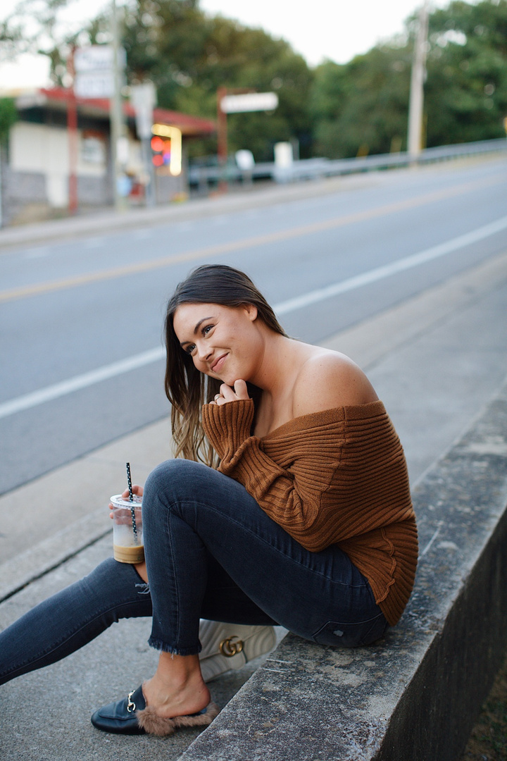 Line & dot online favorite off shoulder sweater