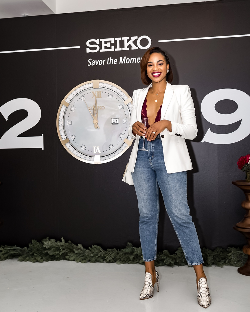 Spent the night flaunting my new elegant cut and kiki-ing with my loves at @instylemagazine’s holiday party - wearing a Zara blazer, VS boydsuit, And Other Stories Jeans, and Steve Madden shoes. #ShopStyle #MyShopStyle #ContributingEditor #Winter #Holiday